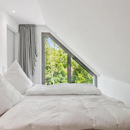 4 Bedroom Cozy In Tossens *